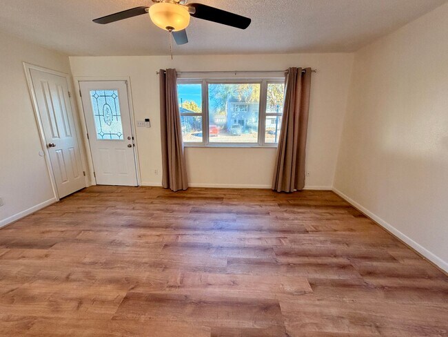 Building Photo - Lovely 5-bedroom, 2¾-bath home located in the heart of Old Town Firestone!