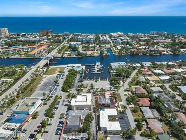 Foto principal - 2 br, 2 bath Townhome - 385 SE 17th Ave # 4