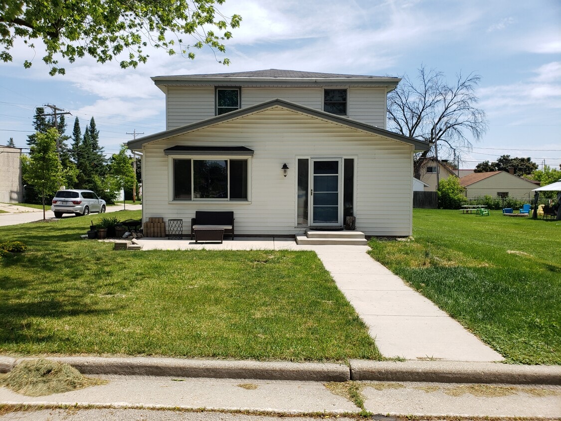 Primary Photo - 4690 N 126th St