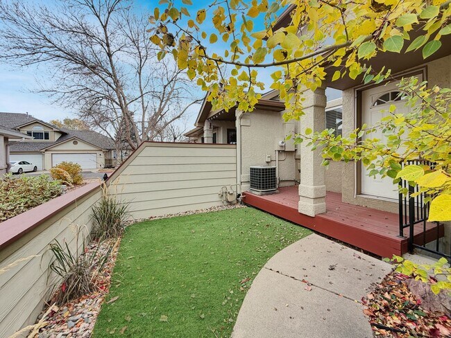 Foto del edificio - Beautifully Updated Townhome in a Prime Location 2 bed 2 Bath for Rent