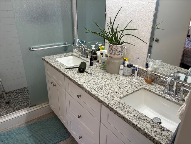 Foto del edificio - 9530 Emnora Ln