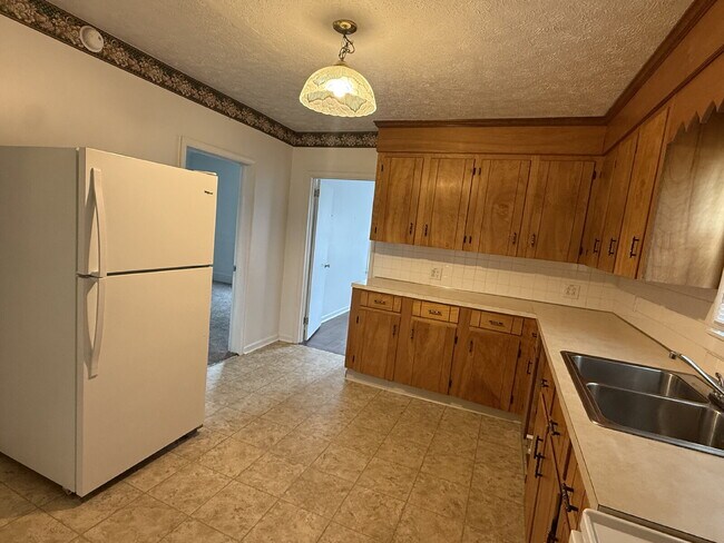 Foto del edificio - Very Large 3 or 4 bedroom home with nice y...