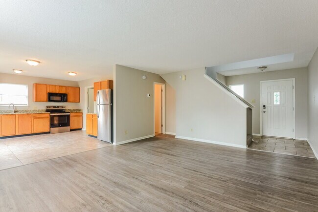 Foto del edificio - 2110 Dutch Elm Dr