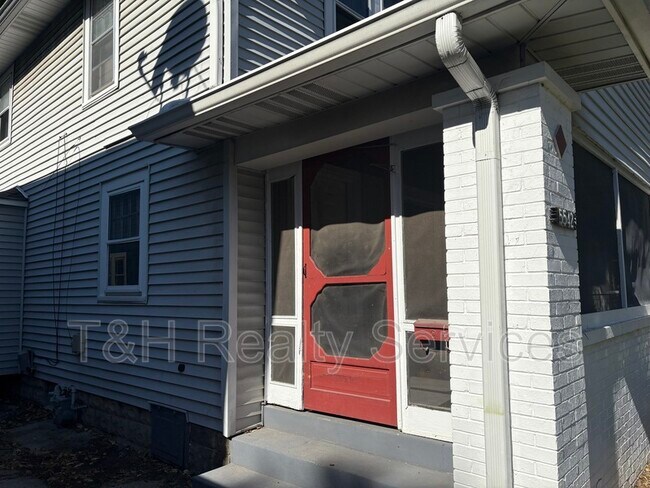 Foto del edificio - 5542 N College Ave