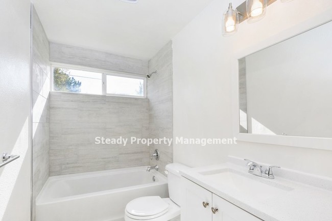 Foto del edificio - Clean Cozy DUPLEX in Edgewood