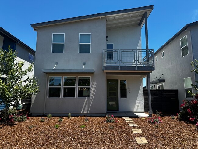 Building Photo - 1835 Bedford Dr