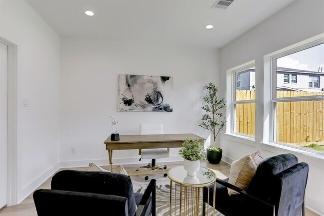 Foto del edificio - 3704 Runnels St