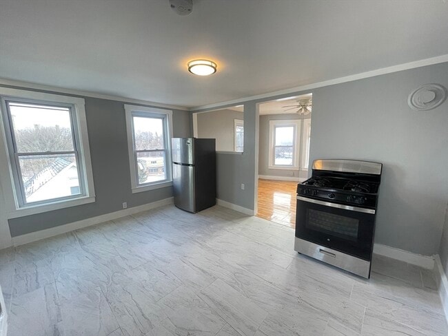 Building Photo - 12 Birch St