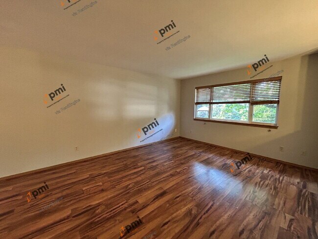 Foto del edificio - 5531 Mulberry Ave