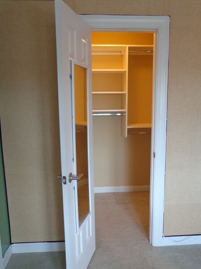 Armario del dormitorio 2 - 1417 Newton St NW