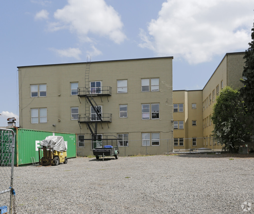 Building Photo - Falcon Apartments