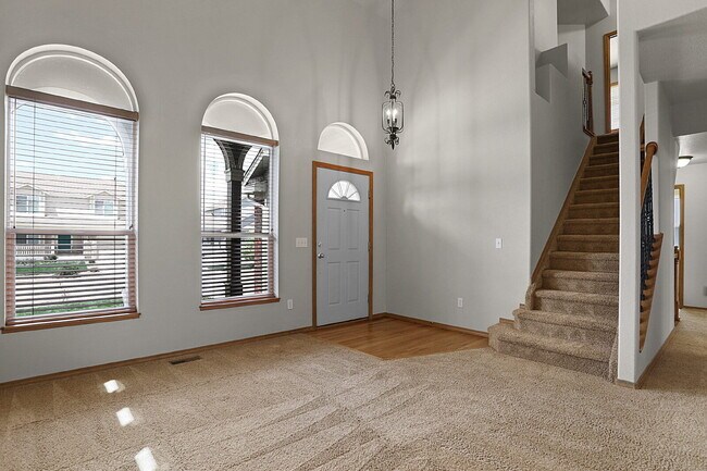 Building Photo - Move-In Ready 3-Bedroom Two-Story in Power...