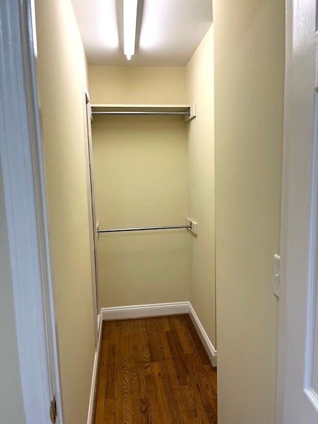 Building Photo - ~~ Cute 3-bedroom home located in Burlingt...