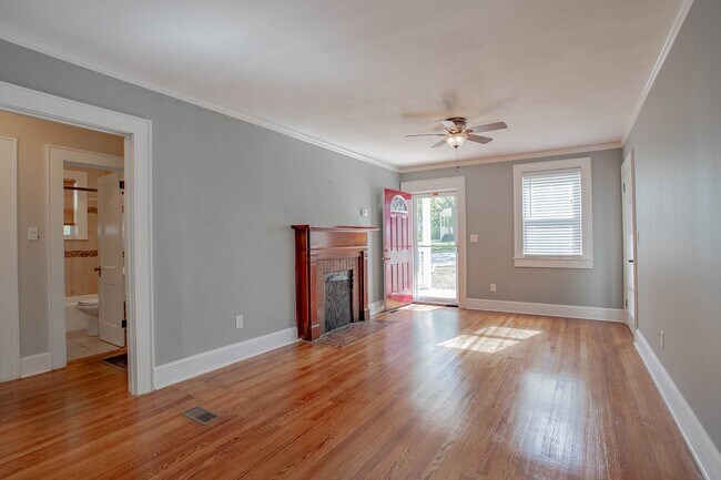 Foto del edificio - Charming Bungalow Style Home Convenient to...