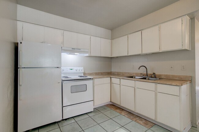 Building Photo - 7850 E Glenrosa Avenue