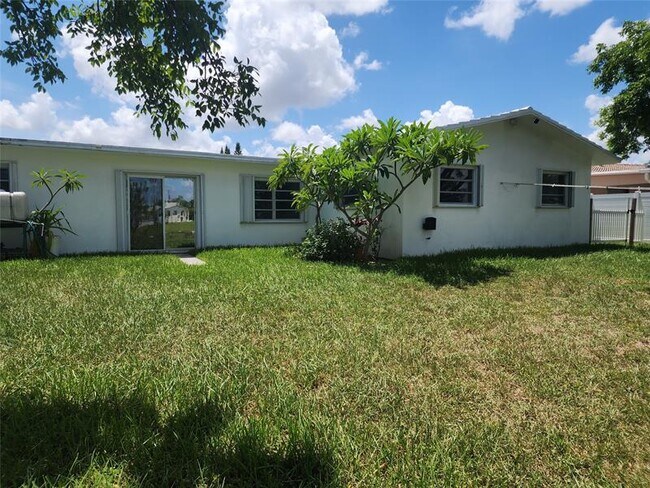 Foto del edificio - 2160 NW 66th Ave