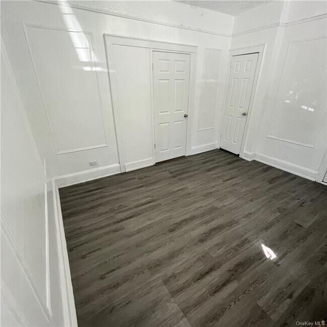 Foto del edificio - 949 E 214th St