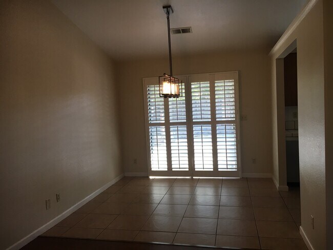 Foto del edificio - 412 Coralwood Rd