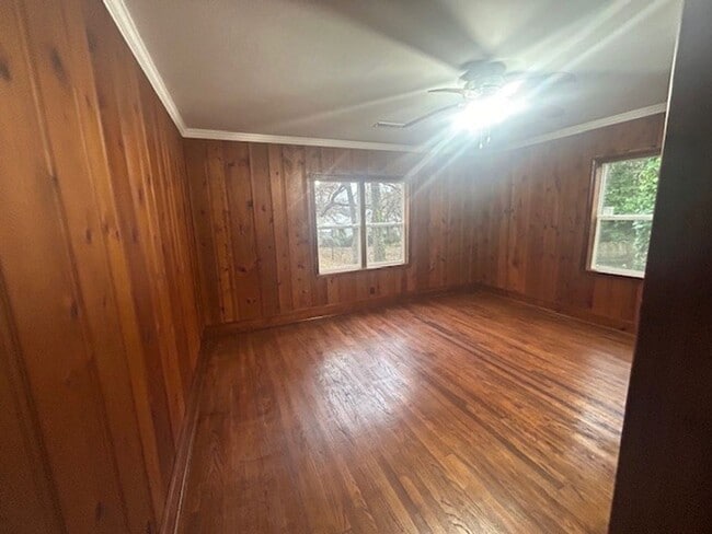 Building Photo - Ready to move