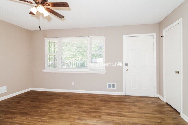 Foto del edificio - 1022 Birchwood Dr