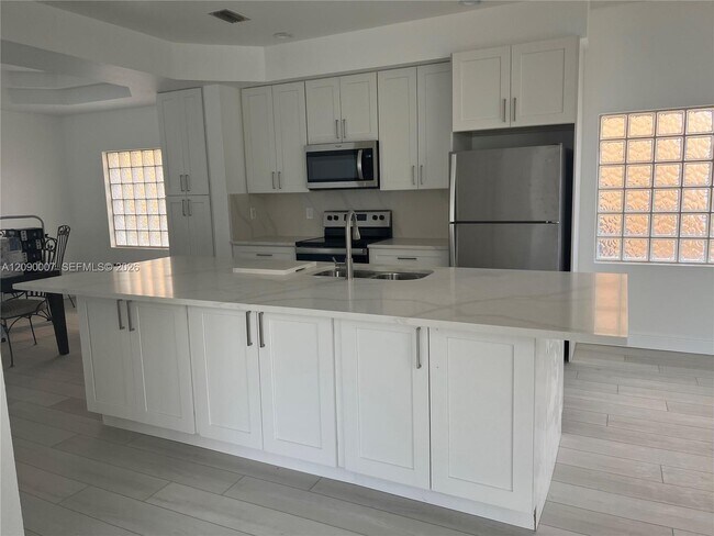 Foto del edificio - 4741 NW 122nd Dr