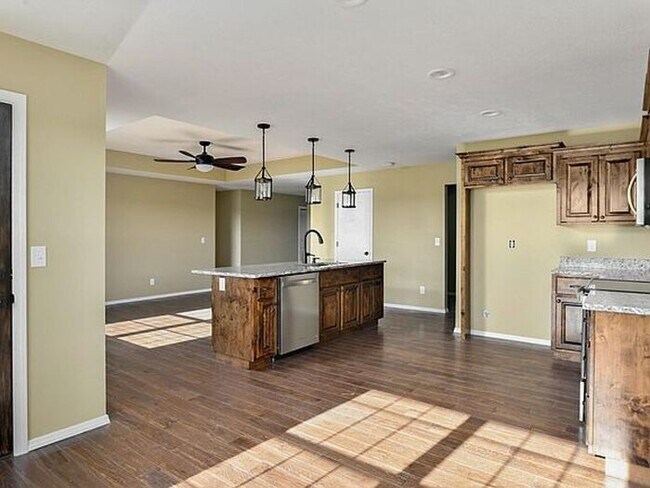 Building Photo - 302 Reagan Run