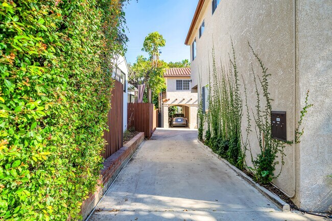 Foto del edificio - 916 Hilldale Ave