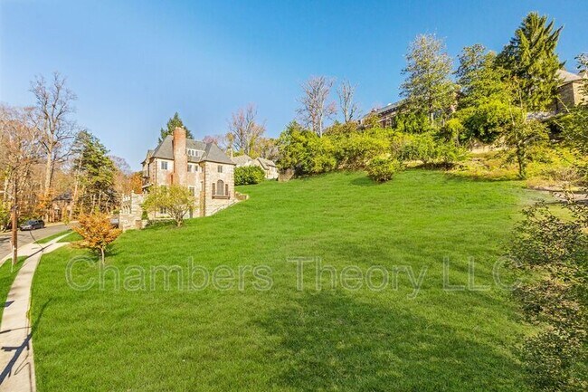 Foto del edificio - 2701 32nd St NW