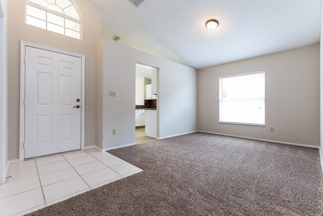 Foto del edificio - 338 Lakebreeze Cir