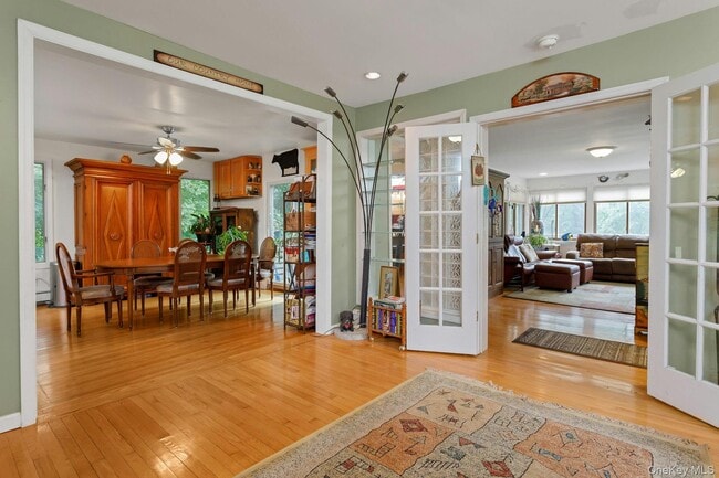 Foto del edificio - 934 Peekskill Hollow Rd