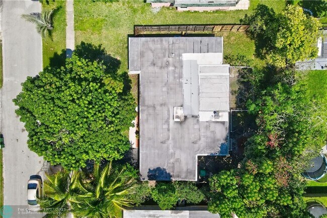 Building Photo - 7902 NW 73rd Ave
