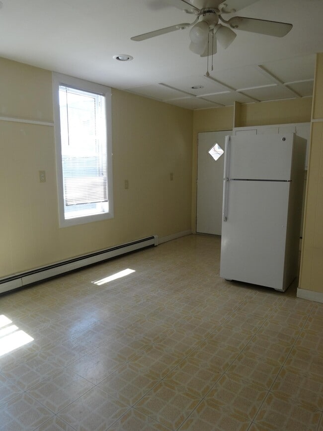 Building Photo - 22 Vinton St