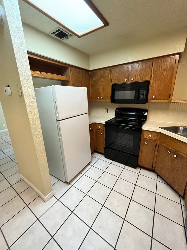 Building Photo - 2309/2311 Pena Cove