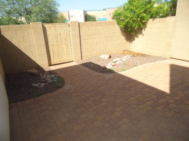 Building Photo - Welcome to the gated community of Val Vist...