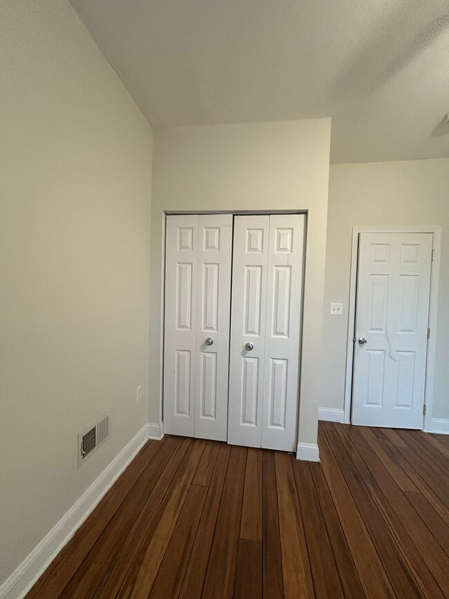 Foto del edificio - 2303 N Calvert St