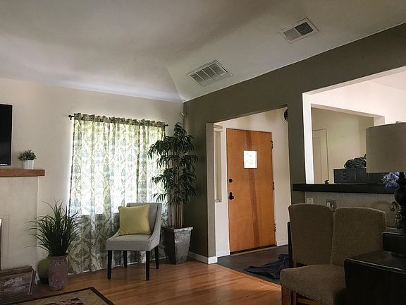Building Photo - Ready to move in