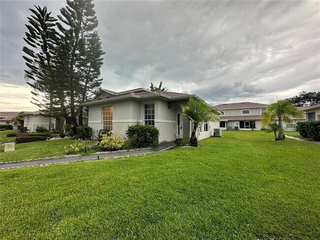 Foto del edificio - 14572 Laguna Beach Cir