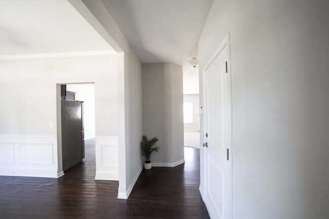 Building Photo - 7311 San Vista Dr