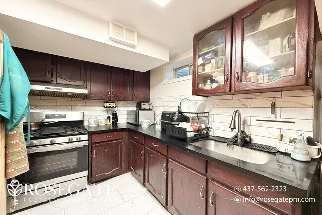Photo du bâtiment - Spacious 2-Bedroom Basement Unit in Picker...