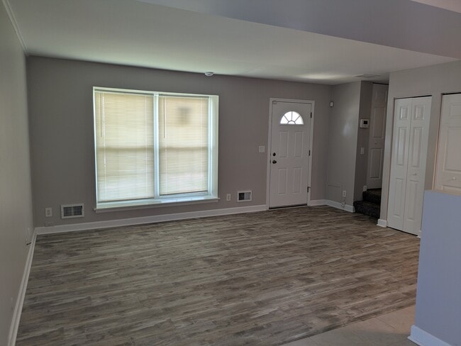 Building Photo - 16H Fernwood Dr