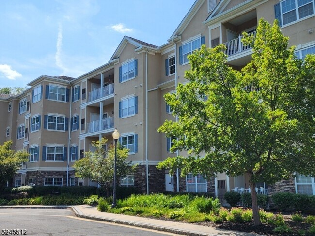 Building Photo - 540 Cranbury Rd