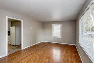 Building Photo - 309 N Mt Carmel St