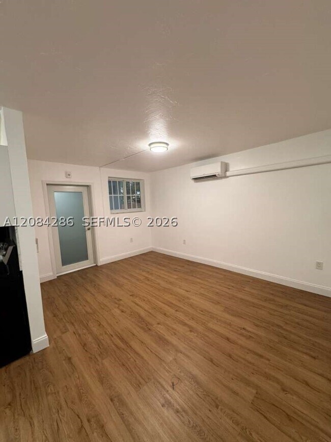 Foto del edificio - 160 NE 55th St
