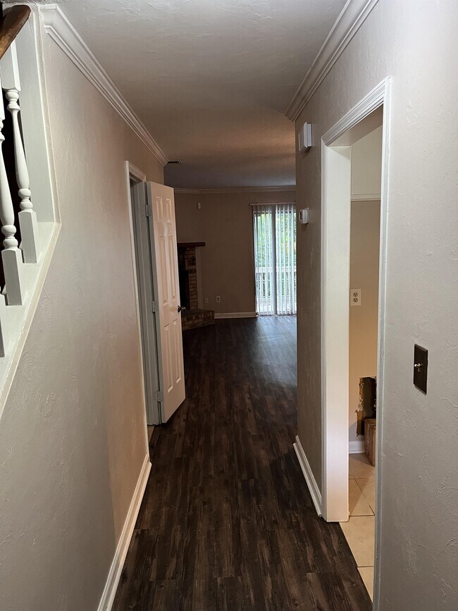 Building Photo - 1567 Jacks Dr