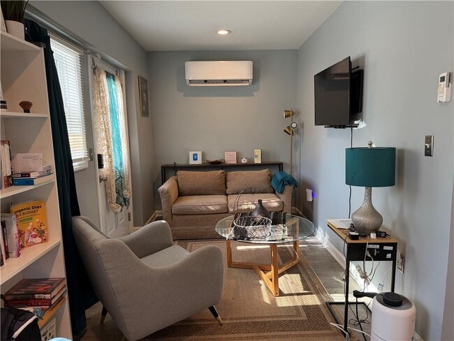 Foto del edificio - 2701 Hood Ave NW