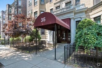 Building Photo - 35 Queensberry St