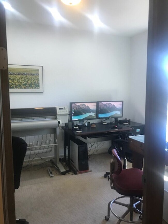 Building Photo - Beautiful Family Home in New Castle