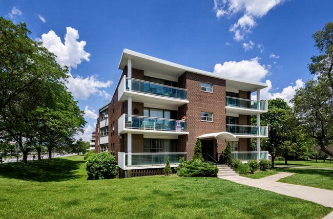 Building Photo - 6 The Donway East