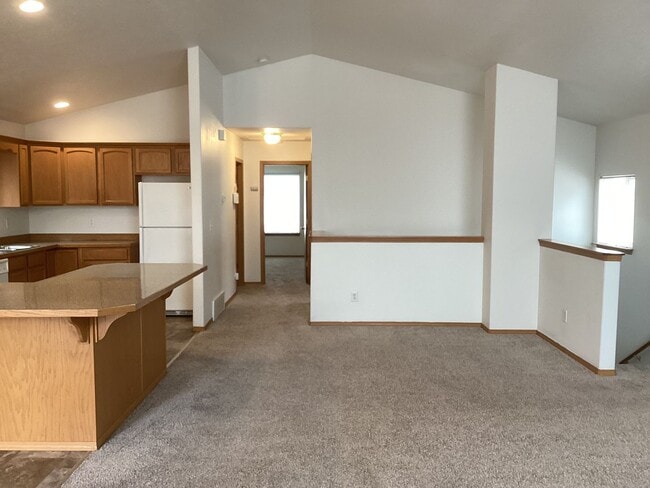 Building Photo - 1102 S Aspen Pl