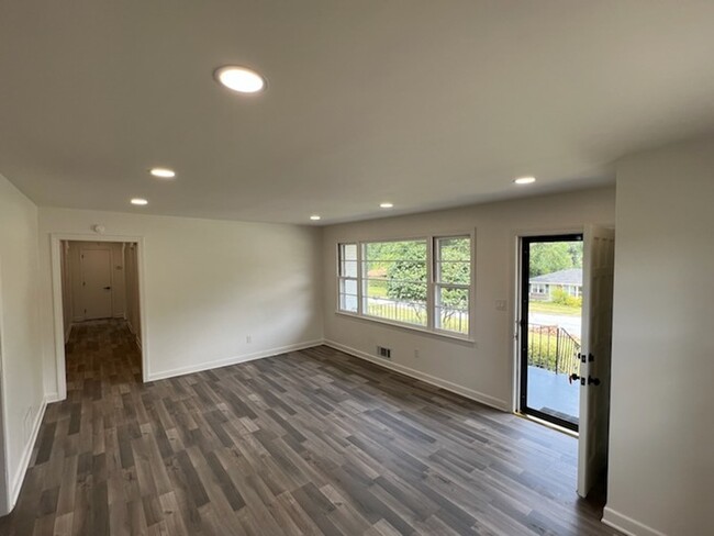 Building Photo - 116 N Lanford Rd